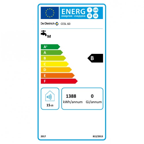 Dekorativní trojúhelníkové dřevěné svícny s elektrickými svíčkami a vánočními dárky