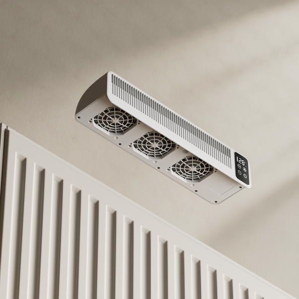 Elektrický ventilátor na radiátor pro montáž nad radiátor se třemi ventilátory a digitálním displejem pro efektivní distribuci tepla.