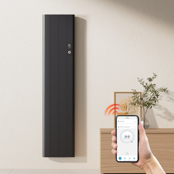 WiFi radiátor s ovládáním pomocí smartphonu na zdi