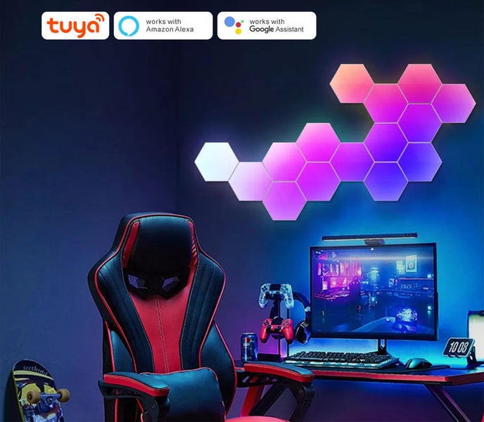 Nástěnné šestiúhelníkové LED panely s inteligentním ovládáním a hlasovým ovládáním přes Tuya Amazon Alexa a Google Assistant v herní místnosti.