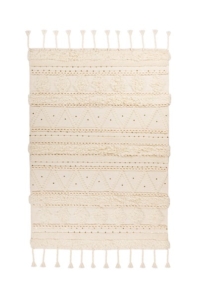 Krémový bavlněný koberec v boho stylu s třásněmi a geometrickým vzorem.