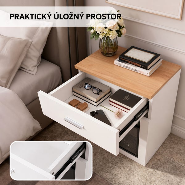 Moderní noční stolek s dřevěnou deskou a výsuvnou zásuvkou, umístěný vedle postele v uklizené ložnici.