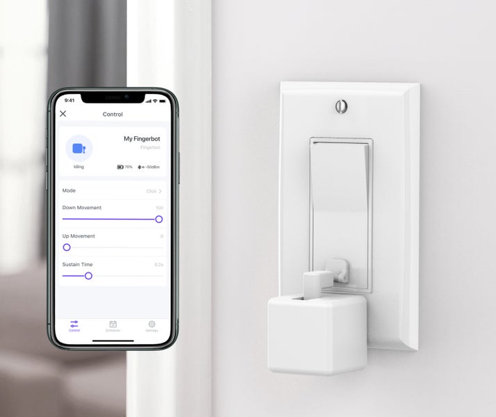 Chytrý Fingerbot pro automatizované ovládání vypínače světel, ovládaný přes mobilní aplikaci.