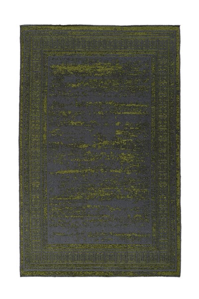 Šedý obdélníkový koberec se zeleným meandrovým vzorem na okraji a abstraktní vintage texturou.