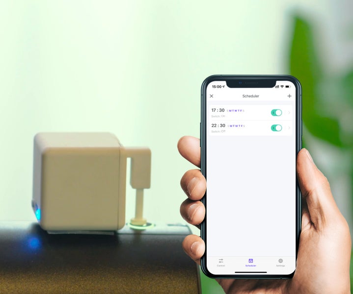 Chytrý domácí prstový robot pro ovládání vypínačů nebo tlačítek s ovládáním přes aplikaci v chytrém telefonu