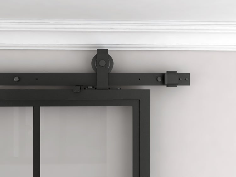 Detail posuvných dveří s kováním