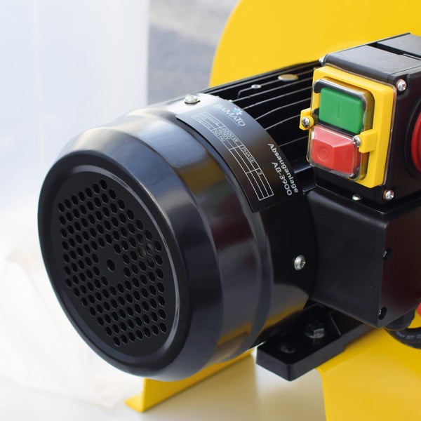 Detail sacího zařízení BAMATO AB-3900 s motorem a spínači