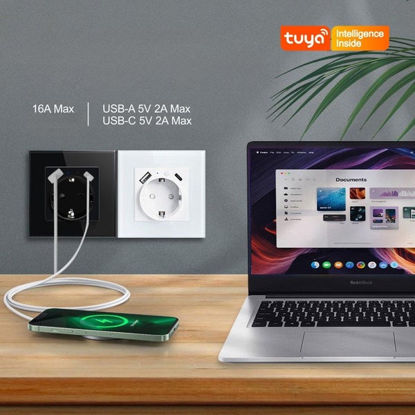 Nástěnná zásuvka s integrovaným USB typu C a USB A portem pro nabíjení mobilních zařízení včetně připojeného nabíjecího kabelu.