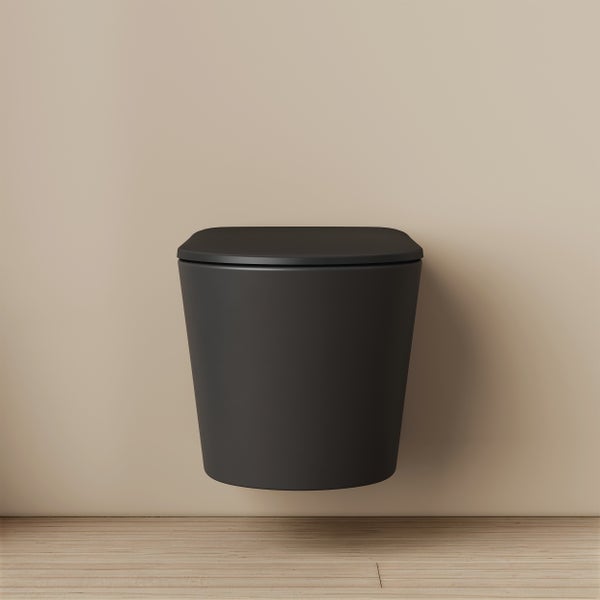 Závěsné WC s toaletním sedátkem v moderním designu pro montáž na stěnu