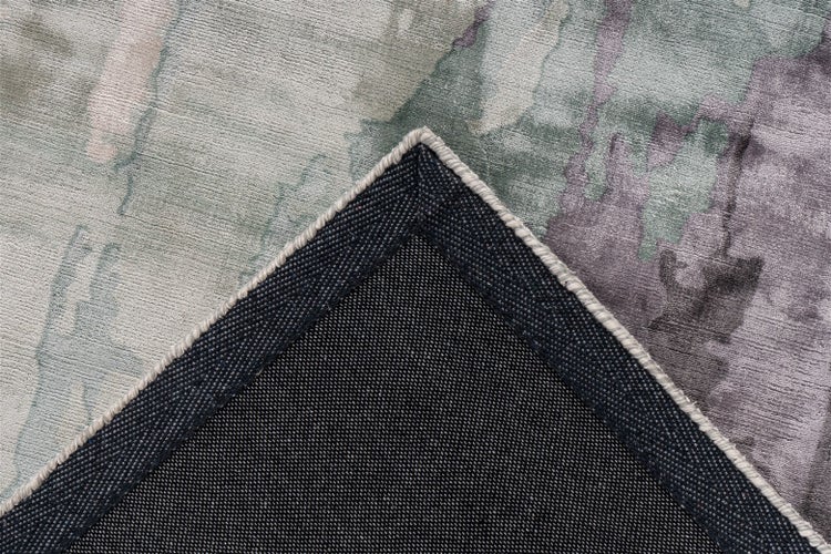 Detailní pohled na krycí plachtu se zesílenými rohy, mosaznými oky, prémiovým PVC a vodoodpudivým povrchem
